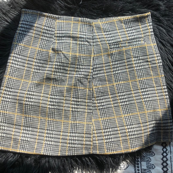 Tilly’s zip up mini skirt - Picture 2 of 5